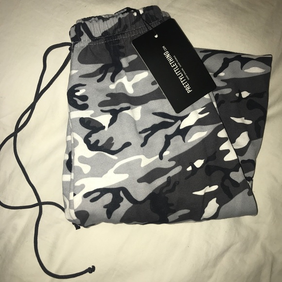 PrettyLittleThing Pants - PrettyLittleThing grey camo joggers